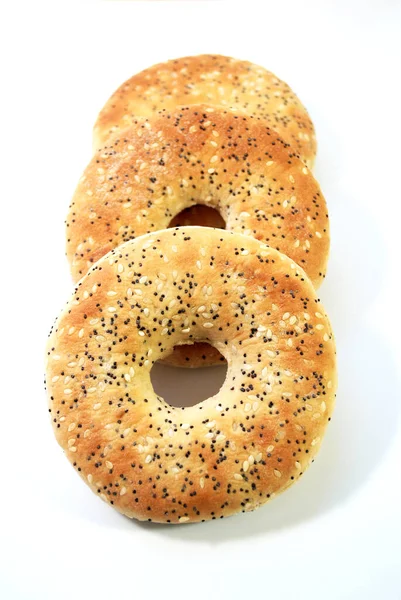 Tudo Fino Bagels Isolado Sobre Branco — Fotografia de Stock