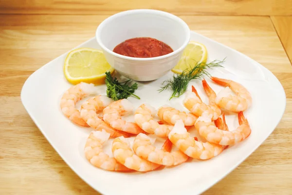 Appetizer Fresh Cooked Shrimp Sliced Lemon Cocktail Sauce Dill Parsley — Stock Photo, Image