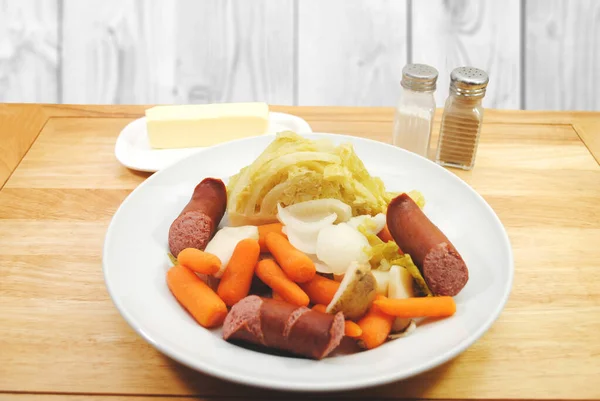 Heerlijk Gekookt Diner Met Kielbasa — Stockfoto