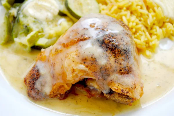 Pollo Horno Con Salsa Mantequilla Pimienta Limón —  Fotos de Stock