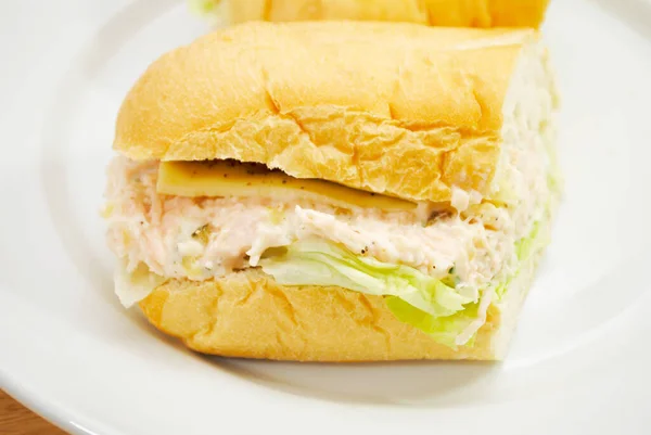 Сэндвич Салатом Куриного Салата Американским Сыром Салатом Бурга — стоковое фото