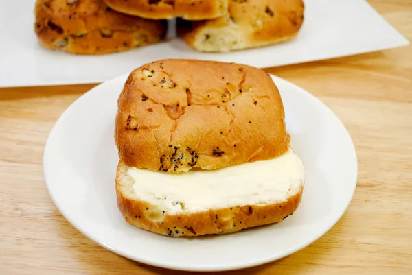 Buttered Onion Roll Served White Plate — Stock Photo, Image