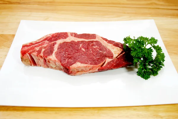 Een Raw Prime Rib Steak Klaar Worden Gebraden — Stockfoto