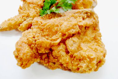 Kızarmış tavuk budu yakın plan.