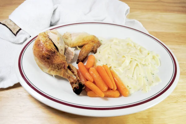 Roasted Chicken Served Steamed Baby Carrots Egg Noodles — Stock Photo, Image