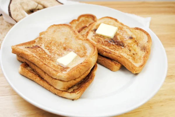 French Toast Fritto Servito Piatto Con Burro — Foto Stock