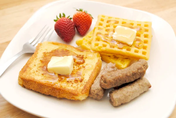 French Toast Waffles Maple Syrup Three Pork Sausage Links White — Stock Photo, Image