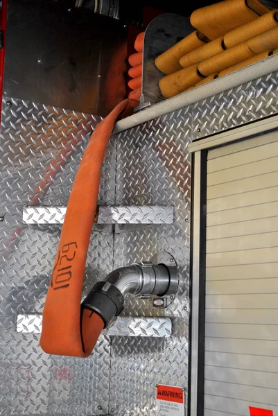 Schläuche Auf Einem Feuerwehrauto — Stockfoto