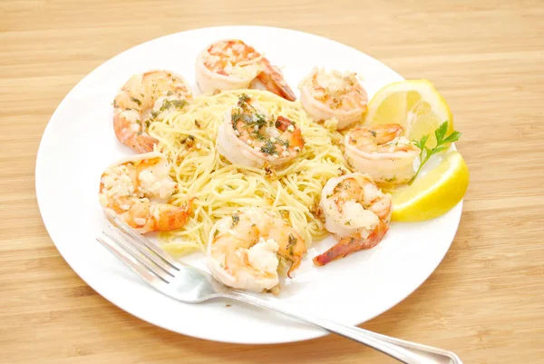 Meal Jumbo Tiger Shrimp Scampi Pasta — Stock Photo, Image
