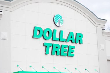Dolar Ağacı Mağazaları, A.Ş. - 27 Mart 2022 'de ticari logoları ile Dolar Ağacı Perakendecisi. Norwich, CT, ABD