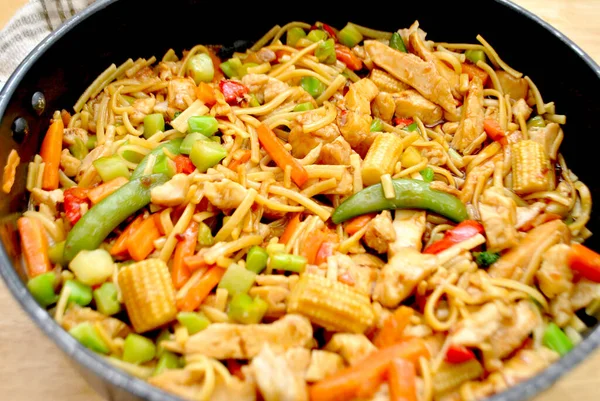 Teriyaki Chicken Vegetable Stir Fry Thin Noodles Pan — Stock Photo, Image
