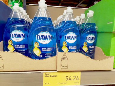 Aild 's Food Supermart' ta Dawn Brand Dish Deterjanı 2 Nisan 2022-North Windham, CT, ABD