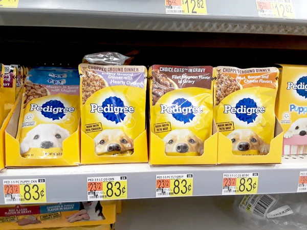 Törzskönyv Brand Dog Food Metal Shelves Walmart Super Center Április — Stock Fotó