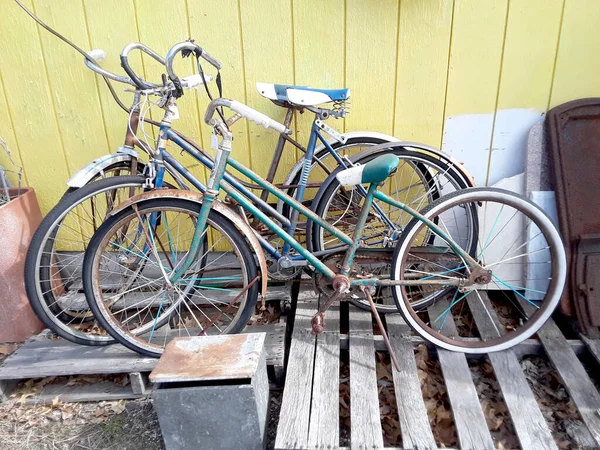 Antique Bicycles Leaning Wall — Stock Photo, Image