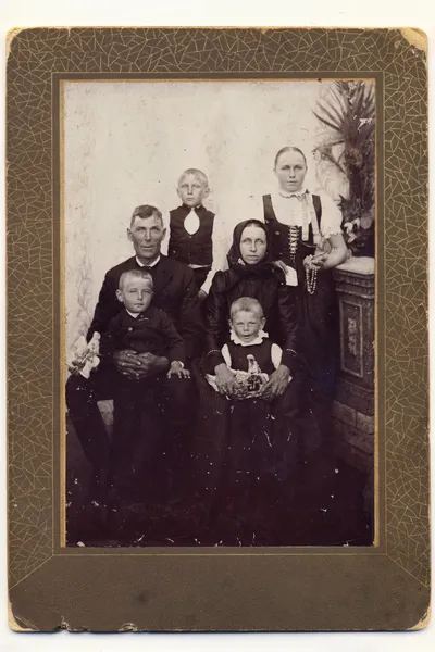 Archvive oprawione zdjęcia rodzinne — Zdjęcie stockowe