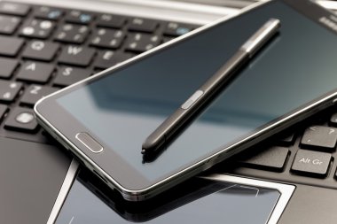 phablet, seçici odak stylus kalem ile dizüstü bilgisayar