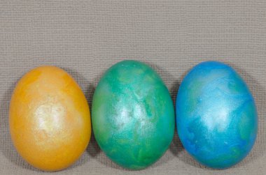 Metalik Paskalya yumurtaları
