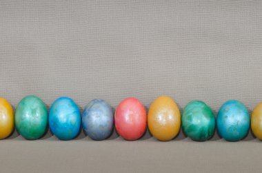 Metalik Paskalya yumurtaları