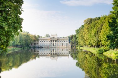 Saray su Łazienki Parkı