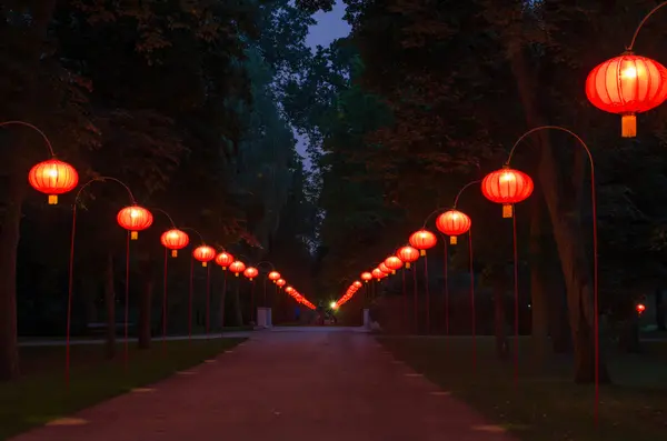 Chinese lanterns in Lazienki Park — Stock Photo, Image