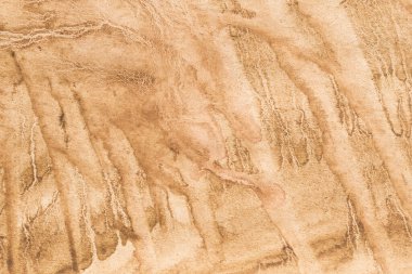 Geri dönüştürülmüş kağıt dokusunda kahverengi boyalı suluboya arkaplan