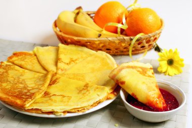 Ahududu reçeli ile Pancakes