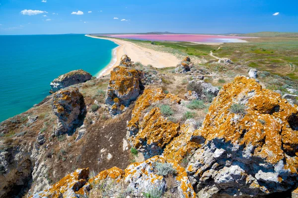 View from the mountains to the sea coast and mud pink lake — Stock Photo, Image