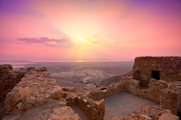 Schöner Sonnenaufgang über der Festung Masada Stockbild