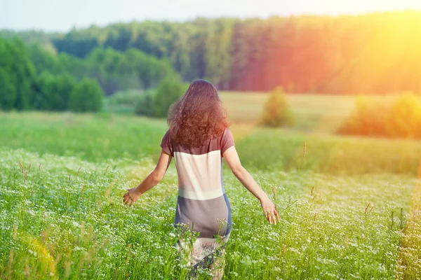 Young happy woman walking on the meadow — Stock Photo, Image