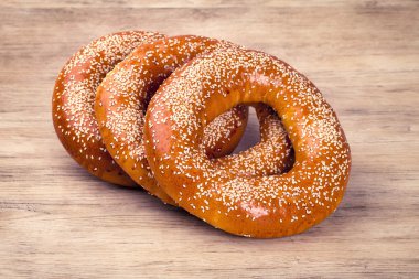 simit ile susam serpilir