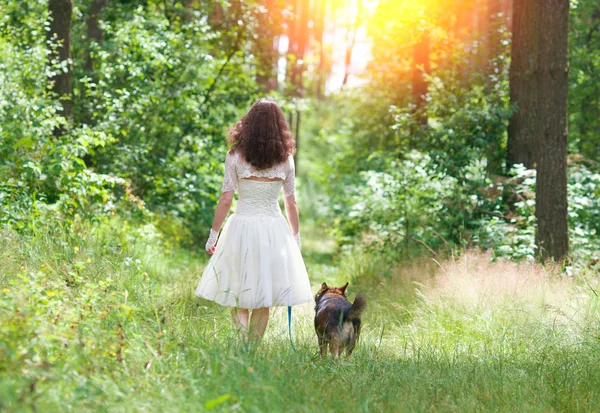 Bride walking with dog — Stock Photo, Image