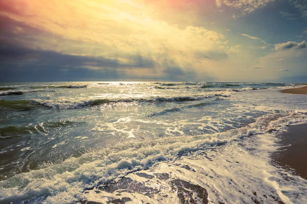 Seascape Tidigt Morgonen Soluppgång Över Det Stormiga Havet Naturlandskap — Stockfoto