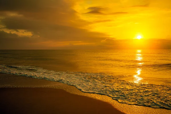 Paisaje Marino Por Mañana Temprano Amanecer Dorado Sobre Mar Naturaleza — Foto de Stock