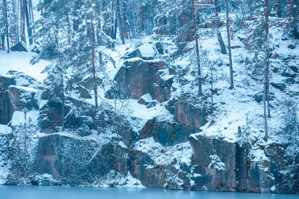 Kış Soğuk Doğası Granit Kayalık Göl Kıyısı Donmuş Göl — Stok fotoğraf