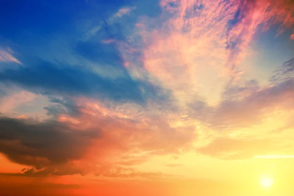 Färgglad Molnig Himmel Vid Solnedgången Strålande Färg Himlens Struktur Abstrakt — Stockfoto