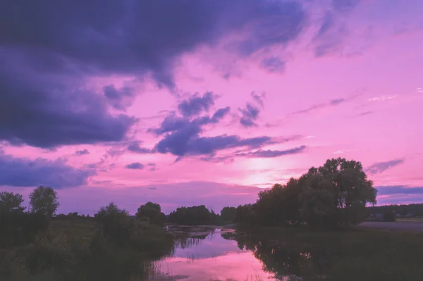Puesta Sol Mágica Rosa Sobre Lago Lago Sereno Por Noche — Foto de Stock