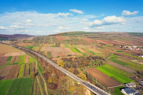 Vista Aerea Sulla Campagna Autostrade Terreni Agricoli Vicino Villaggio Autunno — Foto Stock