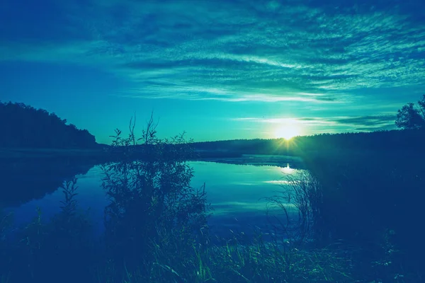 Manhã Cedo Nascer Sol Sobre Lago Paisagem Rural Verão Azul — Fotografia de Stock