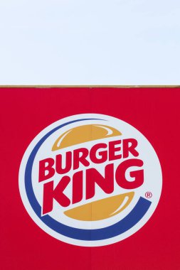 Pierre-Benite, Fransa - 21 Mayıs 2020: fast food zinciri Burger King 'in logosu. Burger King küresel bir hamburger fast food restoranı zinciri.