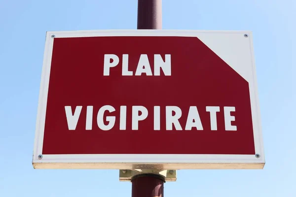 Planen Sie Ein Schild Mit Der Aufschrift Vigipirate Einer Stange — Stockfoto