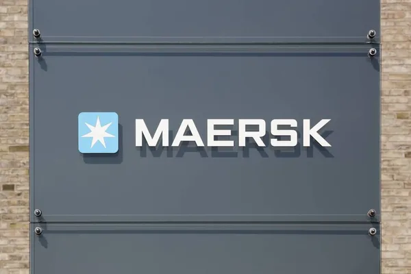 Terwijl Denemarken April 2021 Maersk Logo Een Gebouw Maersk Bedrijf — Stockfoto