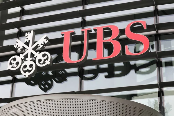Kirchberg Luxembourg 2017 Ubs Sign Wall Ubs 스위스의 서비스 기업이다 — 스톡 사진