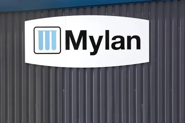 Chatillon Sur Chalaronne Frankreich April 2019 Mylan Logo Einer Wand — Stockfoto