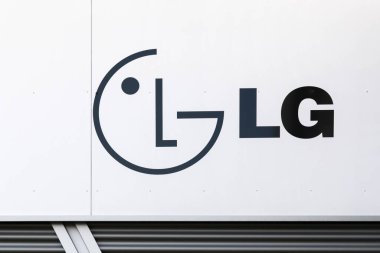 Dortmund, Almanya - 21 Temmuz 2017: Ön cephede LG logosu. LG Corporation eski adıyla Lucky Goldstar Güney Kore 'de çok uluslu bir şirkettir. LG elektronik, kimyasal ve telekom ürünleri üretiyor 