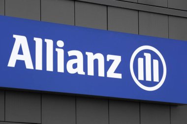Bourg, Fransa - 26 Eylül 2020: duvardaki Allianz tabelası. Allianz, Almanya 'nın Münih şehrinde bulunan bir finans şirketidir.