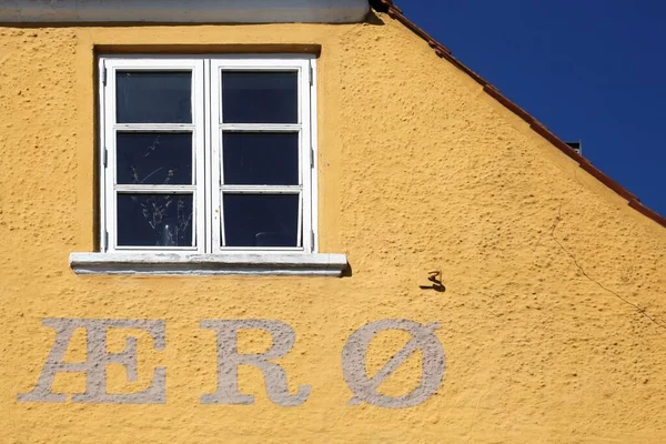 デンマークの壁にエアロ島の標識 — ストック写真