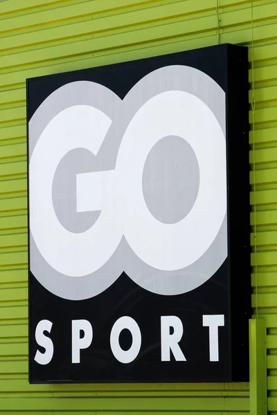 サンテティエンヌ フランス 2020年6月21日 ファサードにスポーツロゴを移動します 囲碁スポーツグループ Sports Group フランスのスポーツ用品小売業者 — ストック写真