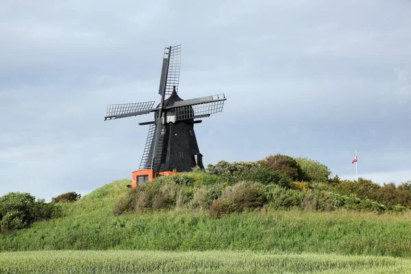 デンマークのロッケン近くボーグラムを風車します — ストック写真