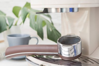 Cooffe yapımcısı beyaz sahneyi kapatıyor