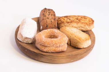 Polvoron ve mantekados çeşitleri tipik İspanyol yemekleri